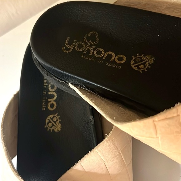 Yokono,Made in Spain,Women Slip-On Sandals in Cream,Leather,Wide-Width,Size 9.5W - Picture 3 of 5